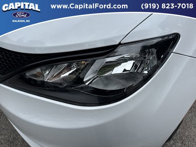 Used 2023 Chrysler Voyager LX FWD image 11