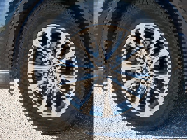 Used 2017 Toyota RAV4 Limited image 10