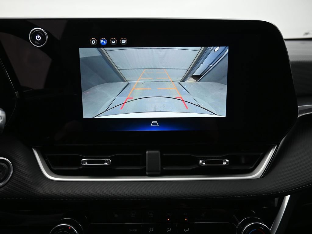 Used 2025 Chevrolet Equinox LT image 3