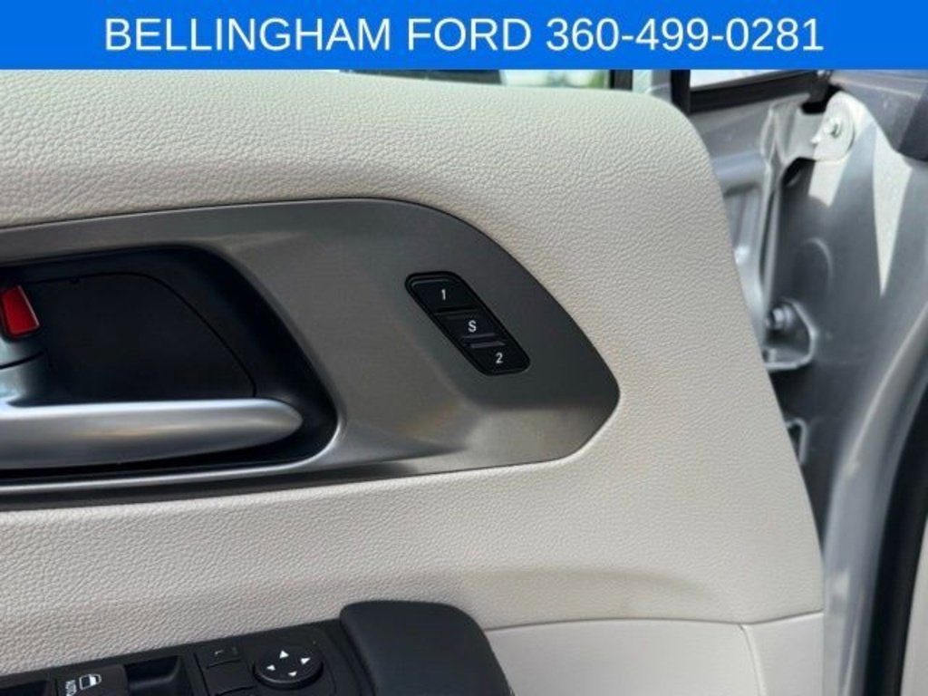 Used 2024 Chrysler Pacifica Touring-L image 19