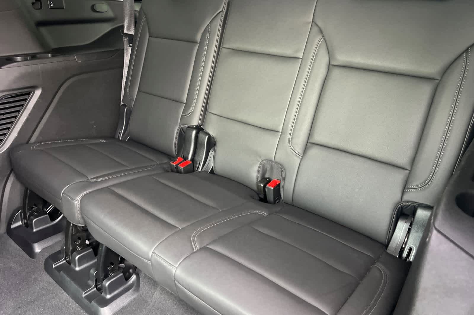 Used 2024 Chevrolet Tahoe Z71 w/ Luxury Package image 16