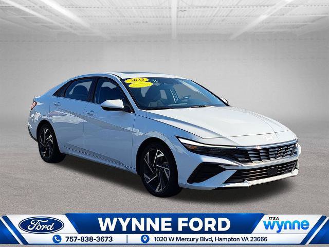 Used 2025 Hyundai Elantra SEL FWD image 1