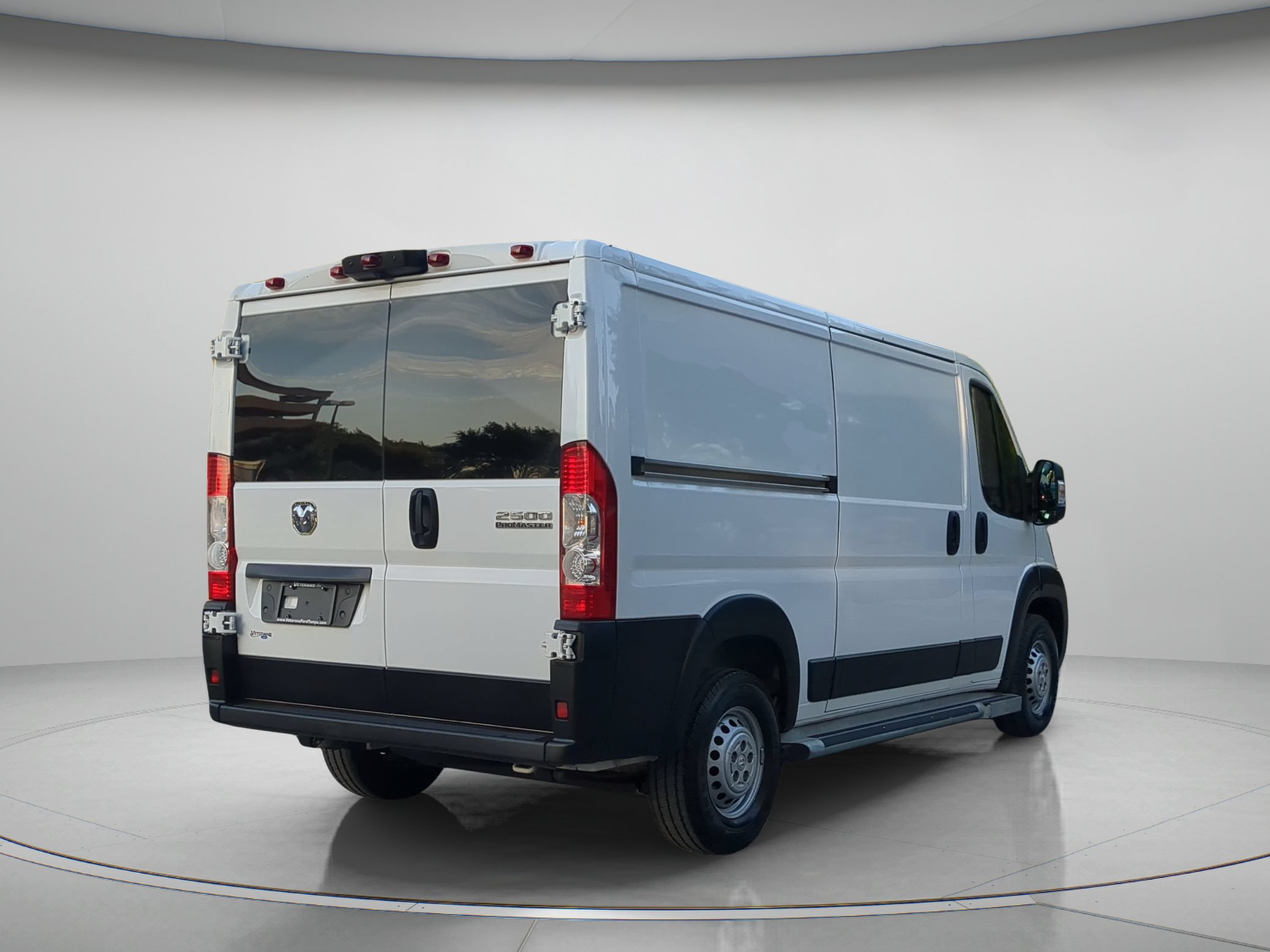 Used 2025 RAM ProMaster 2500 w/ U-Haul Equipment Group FWD image 40