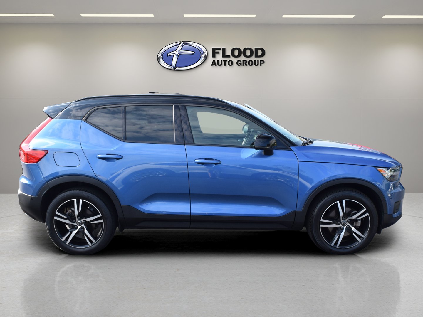 Used 2019 Volvo XC40 T5 R-Design AWD/4WD image 3