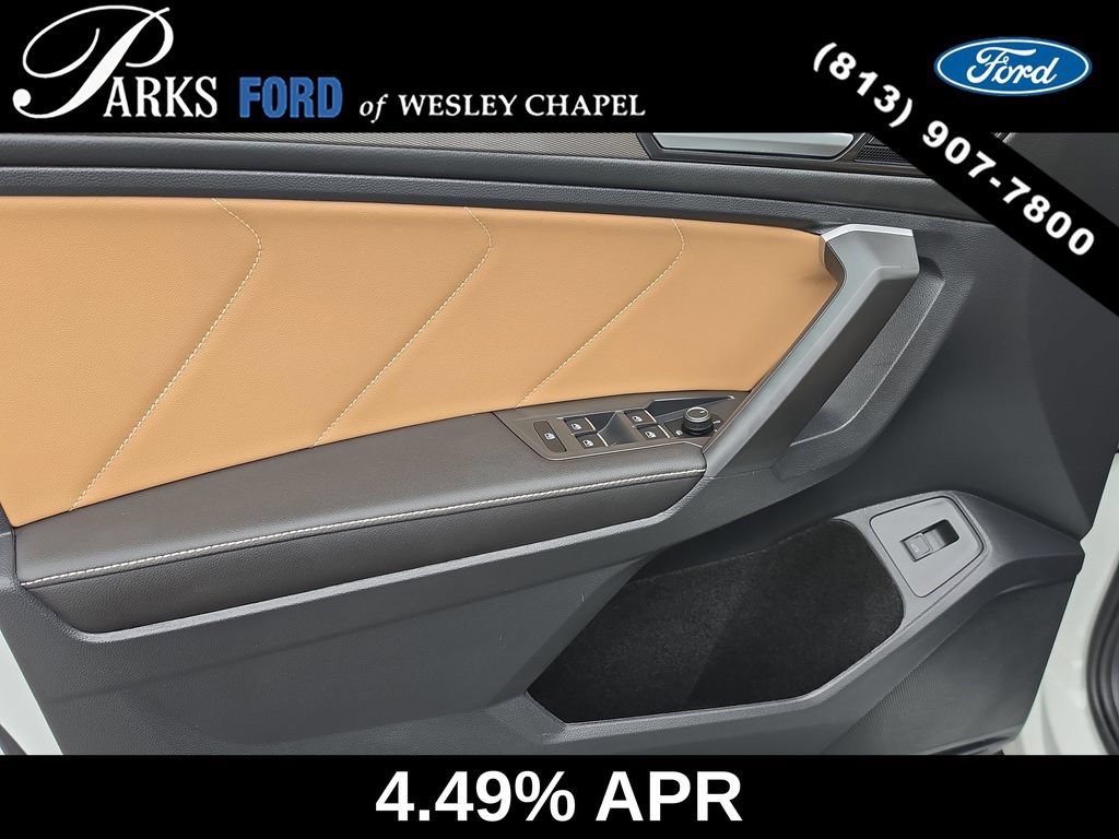 Used 2024 Volkswagen Tiguan SE w/ Panoramic Sunroof Package FWD image 17