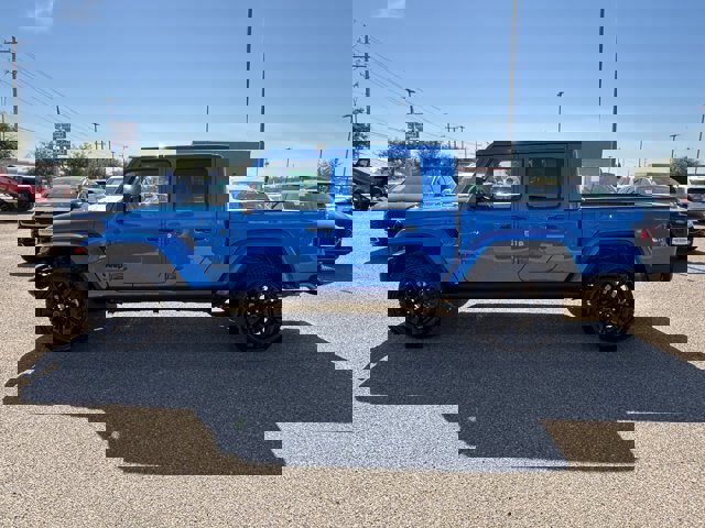 Used 2025 Jeep Gladiator Sport image 2