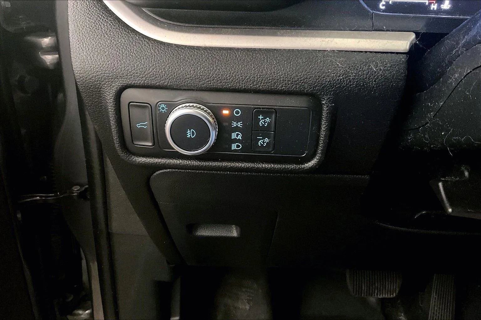 Certified 2022 Ford Explorer XLT w/ Equipment Group 202A image 31