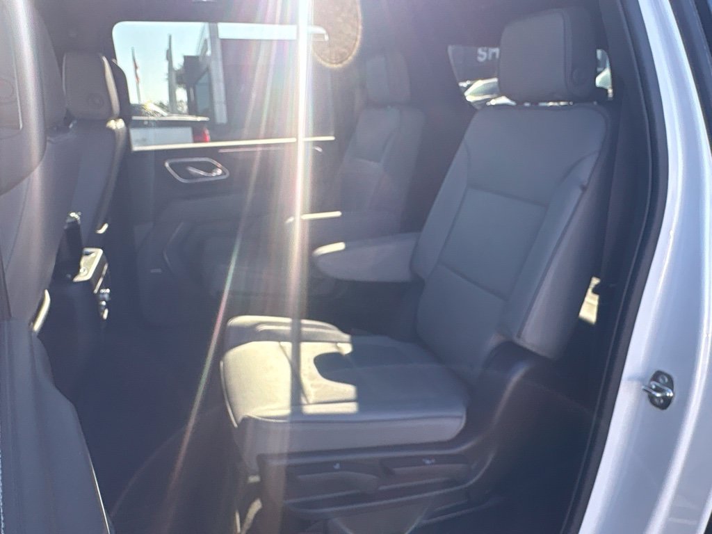 Used 2023 GMC Yukon XL SLT w/ SLT Luxury Package AWD/4WD image 5