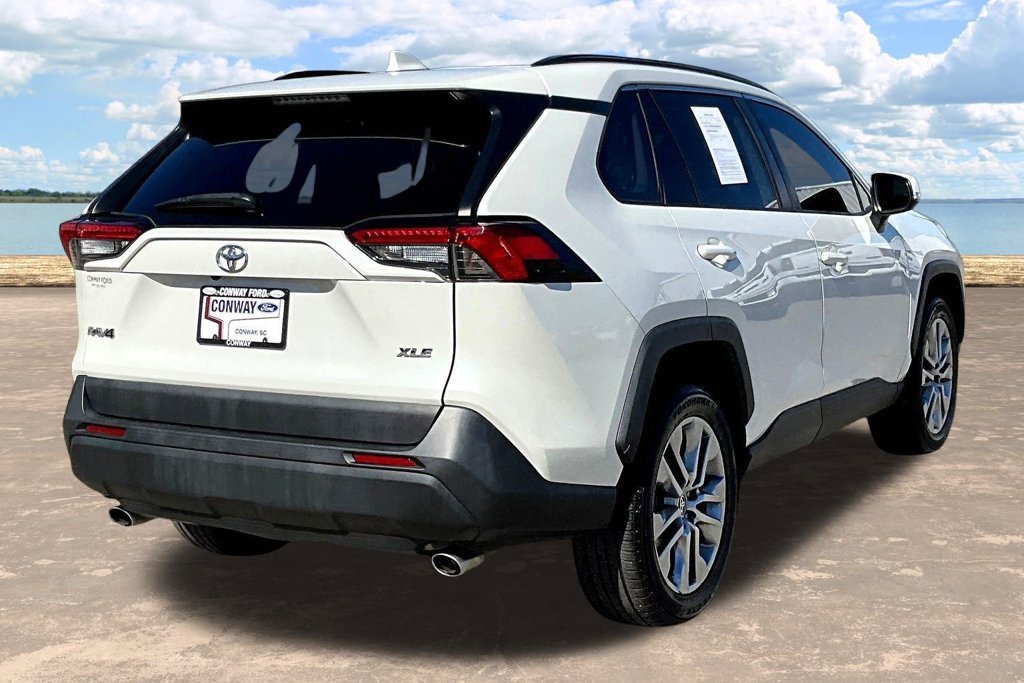 Used 2022 Toyota RAV4 XLE Premium FWD image 8