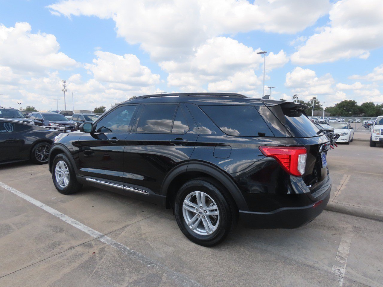 Certified 2023 Ford Explorer XLT RWD image 17