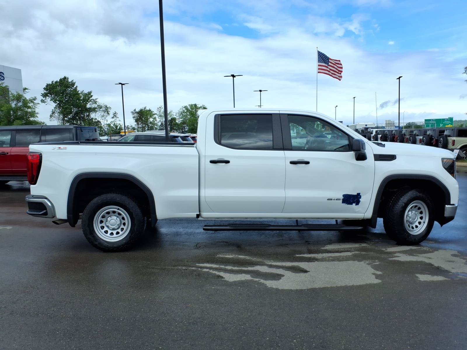 Used 2024 GMC Sierra 1500 Pro w/ Pro Value Package AWD/4WD image 2