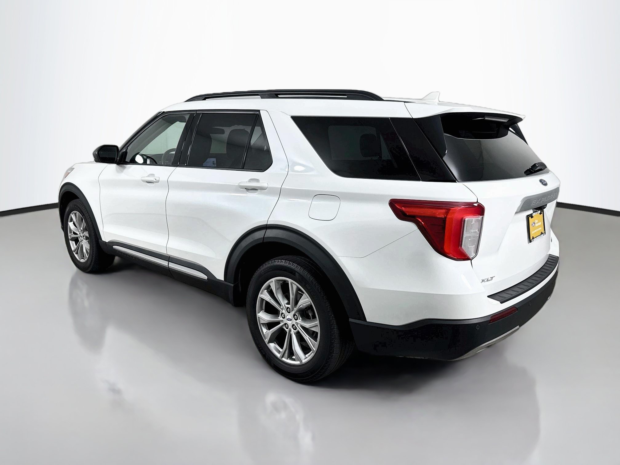 Certified 2023 Ford Explorer XLT w/ Equipment Group 202A AWD/4WD image 5