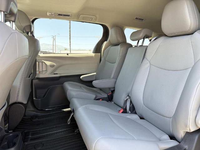 Used 2024 Toyota Sienna XLE w/ XLE Plus Package FWD image 19