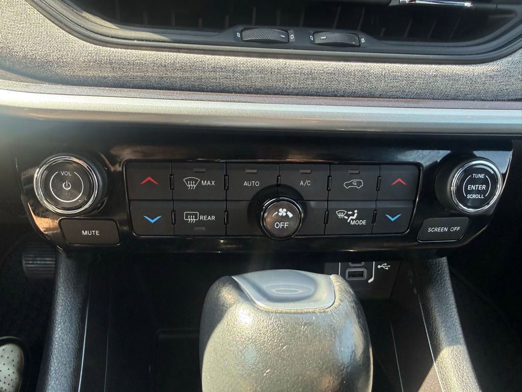 Used 2023 Jeep Compass Latitude w/ Convenience Group AWD/4WD image 20