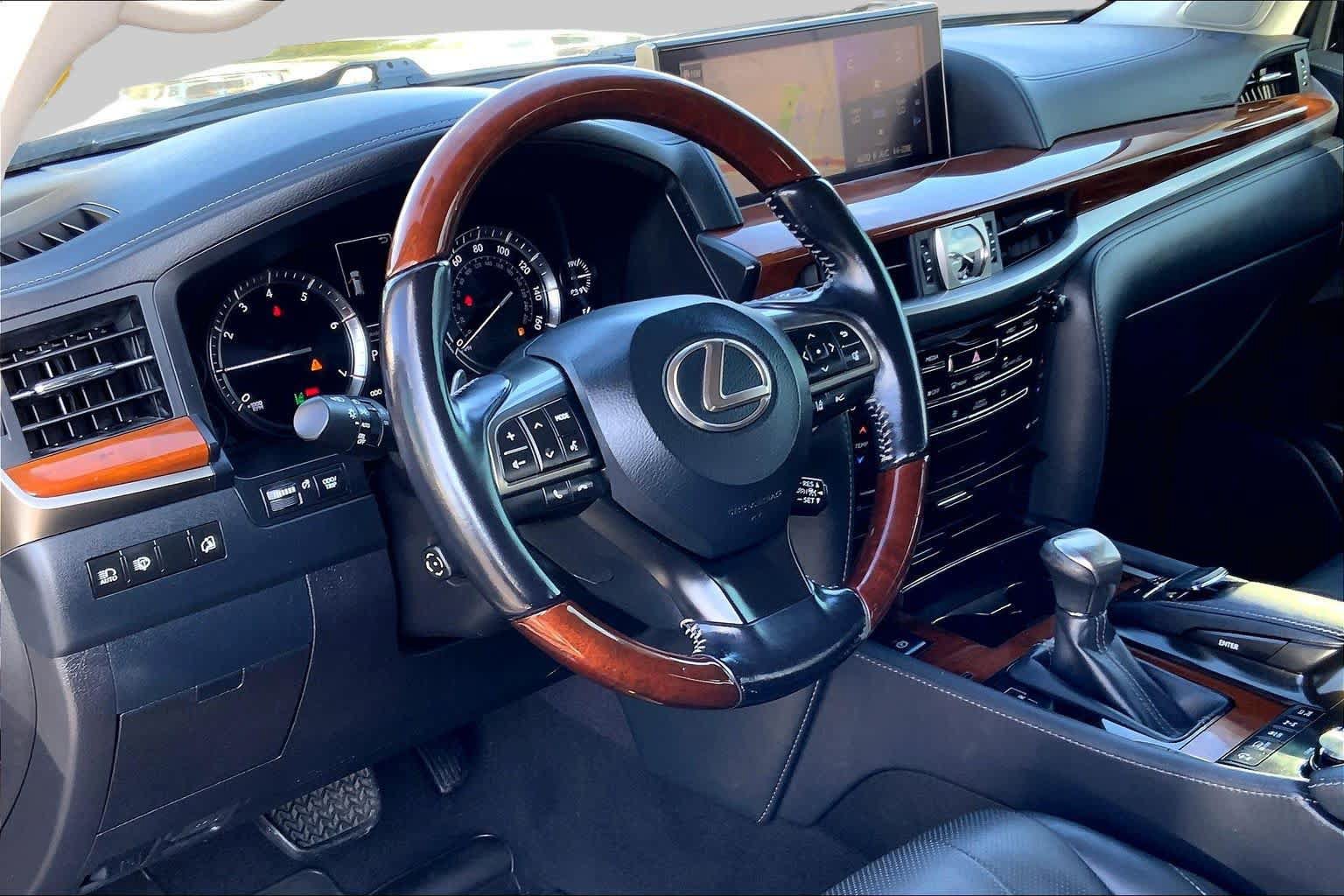 Used 2019 Lexus LX 570 4WD w/ Luxury Package image 16