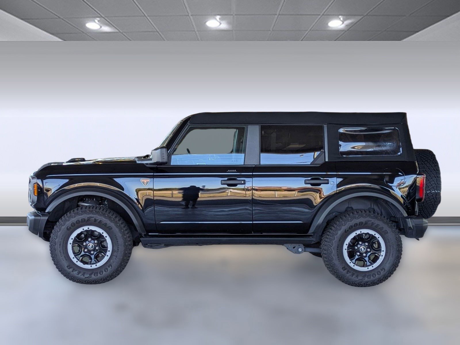 Certified 2023 Ford Bronco Badlands w/ Sasquatch Package image 2