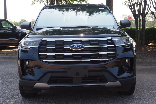 Certified 2025 Ford Explorer Active w/ Active Comfort Package RWD image 2