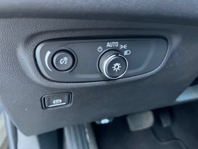 Used 2020 GMC Terrain SLE w/ Driver Convenience Package FWD image 26