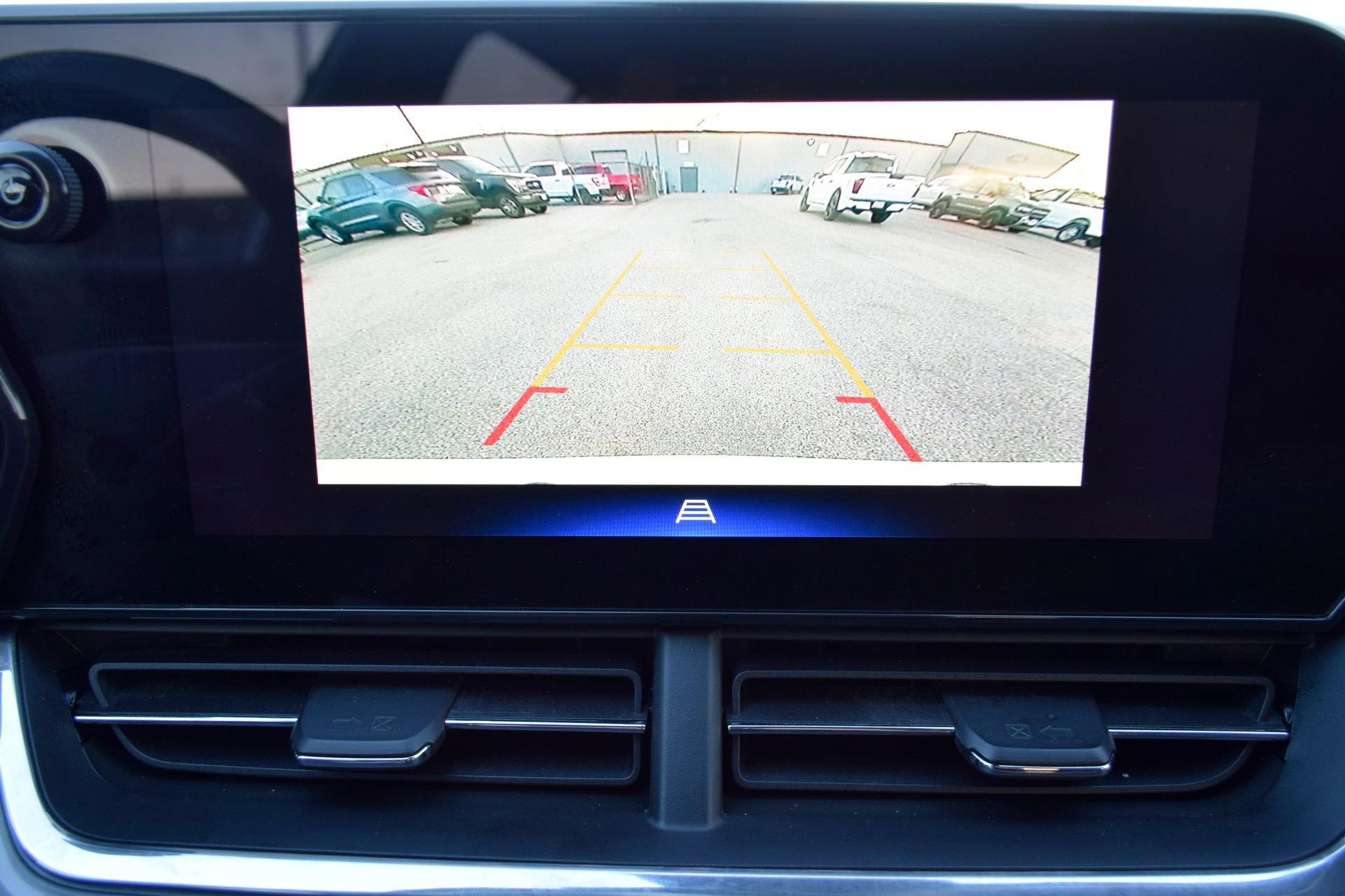 Used 2024 Chevrolet Trax LT w/ Sunroof Package image 13