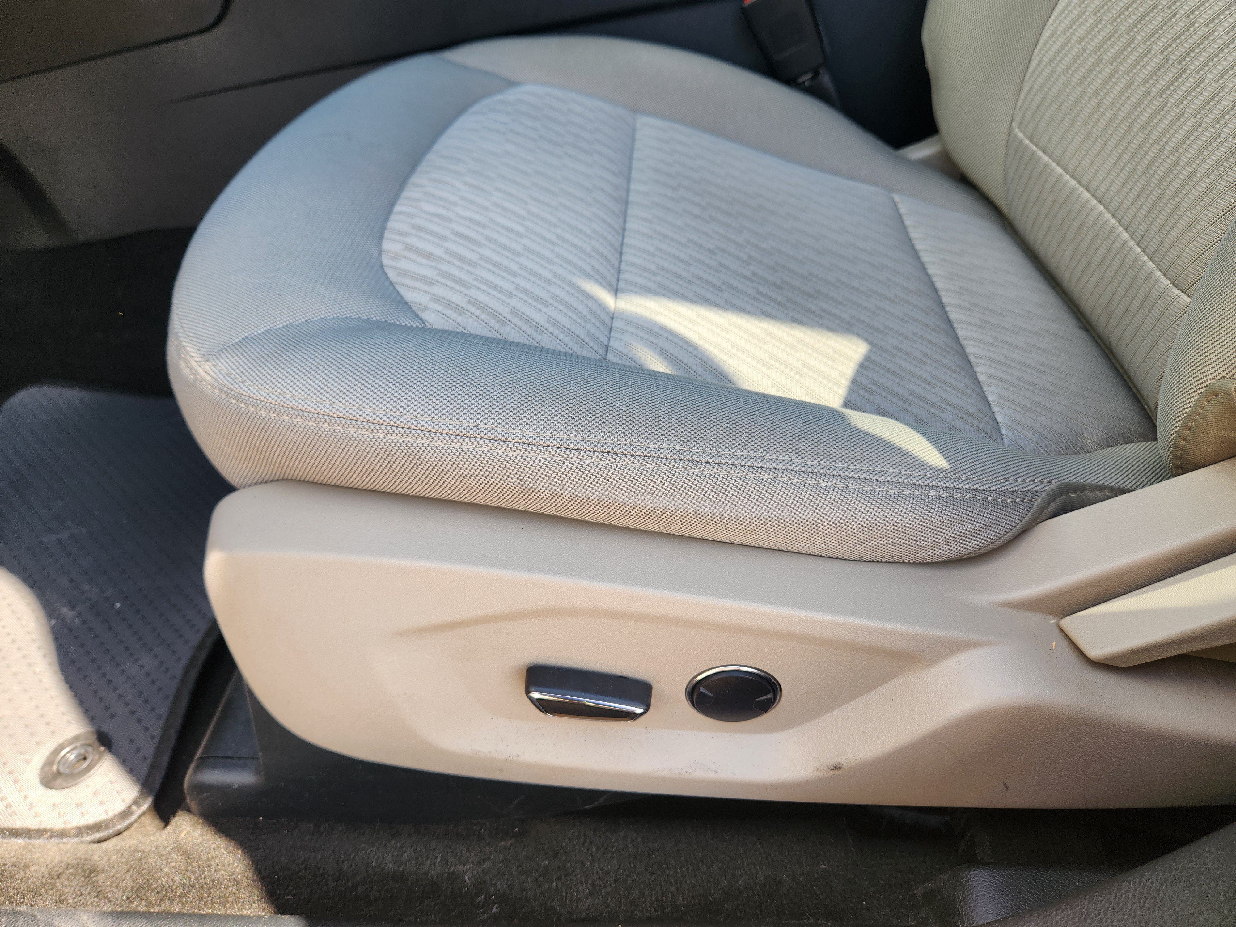 Certified 2018 Ford Explorer FWD image 18
