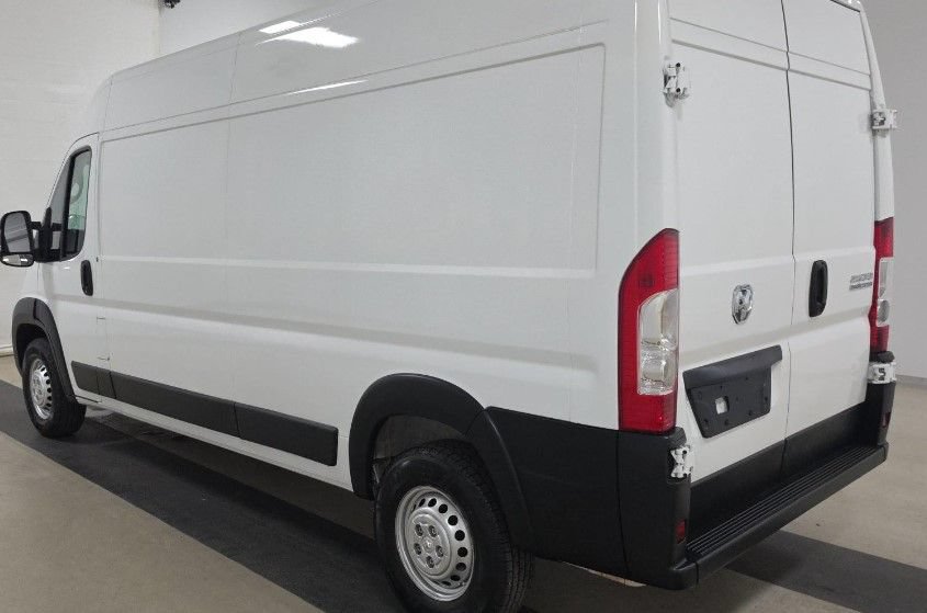 Used 2024 RAM ProMaster 2500 w/ Convenience Group FWD image 4