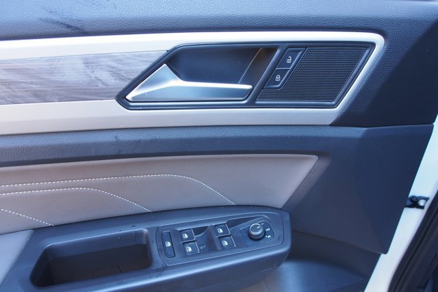 Used 2022 Volkswagen Atlas Cross Sport SE image 19