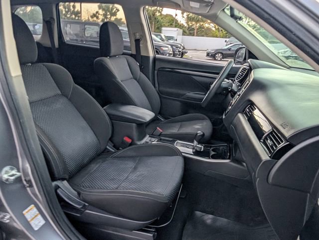 Used 2019 Mitsubishi Outlander ES image 16
