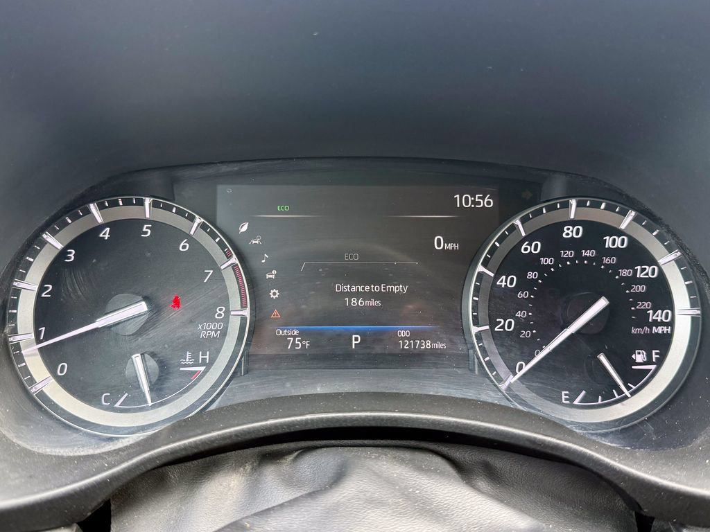 Used 2021 Toyota Highlander XLE AWD/4WD image 21