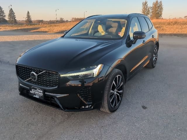 Used 2023 Volvo XC60 B5 Plus image 2