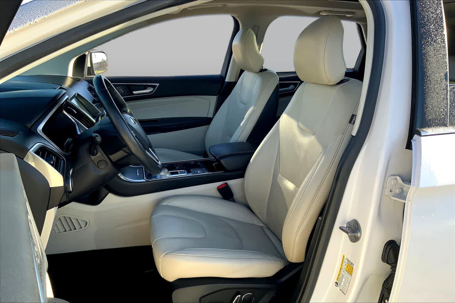 Certified 2019 Ford Edge Titanium w/ Equipment Group 301A FWD image 8