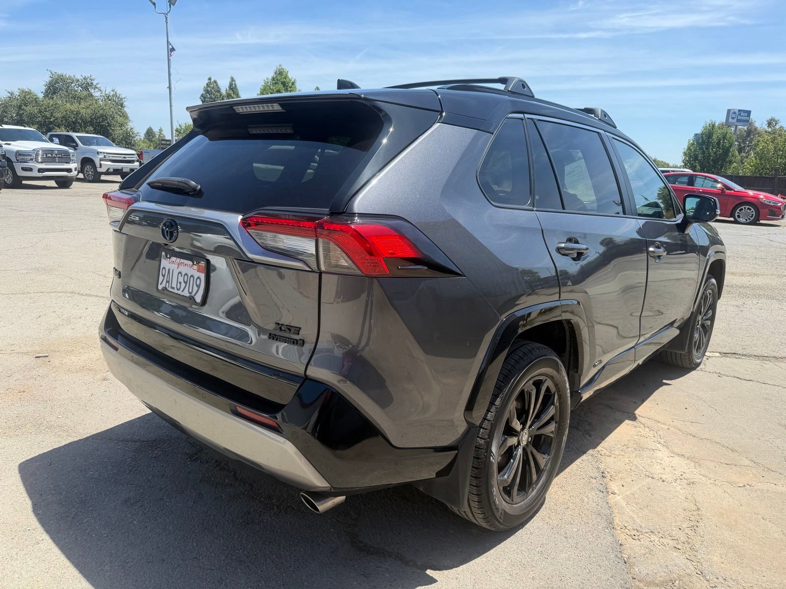 Used 2022 Toyota RAV4 XSE AWD/4WD image 5