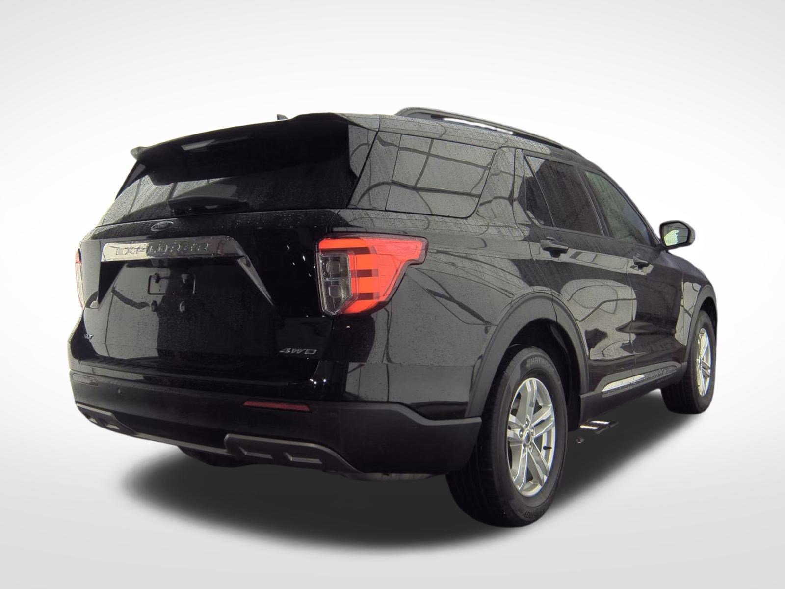 Certified 2022 Ford Explorer XLT w/ Equipment Group 202A image 2