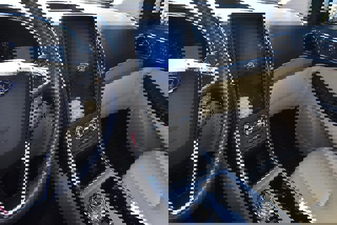 Certified 2021 Ford Edge Titanium w/ Equipment Group 301A image 9