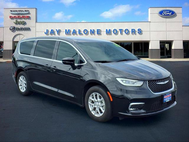 Used 2025 Chrysler Pacifica Select FWD image 8