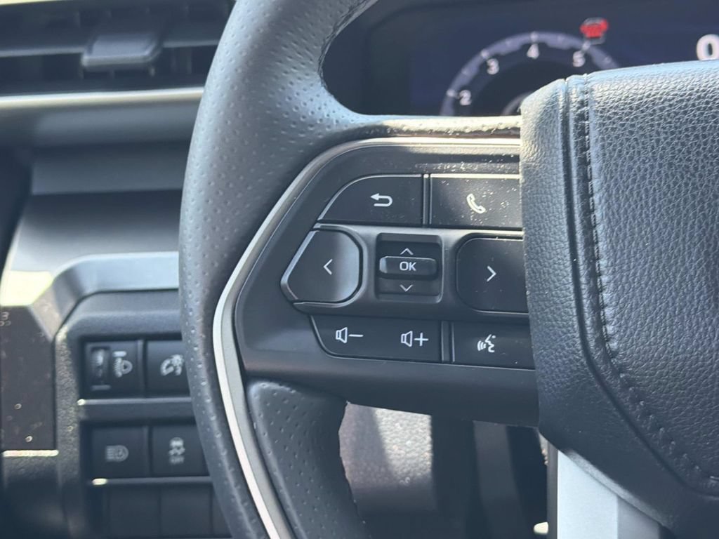 Used 2025 Toyota 4Runner TRD Off-Road AWD/4WD image 12