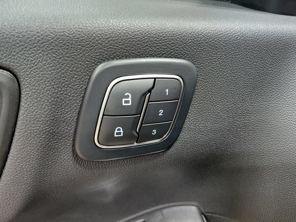 Certified 2025 Ford Escape Platinum AWD/4WD image 10