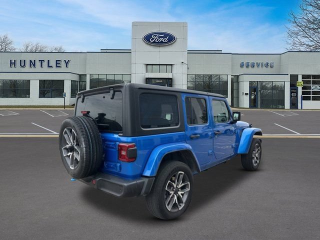 Used 2024 Jeep Wrangler Unlimited w/ Convenience Group AWD/4WD image 4