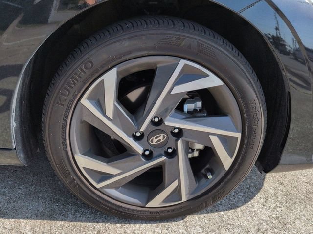 Used 2025 Hyundai Elantra Sport FWD image 11