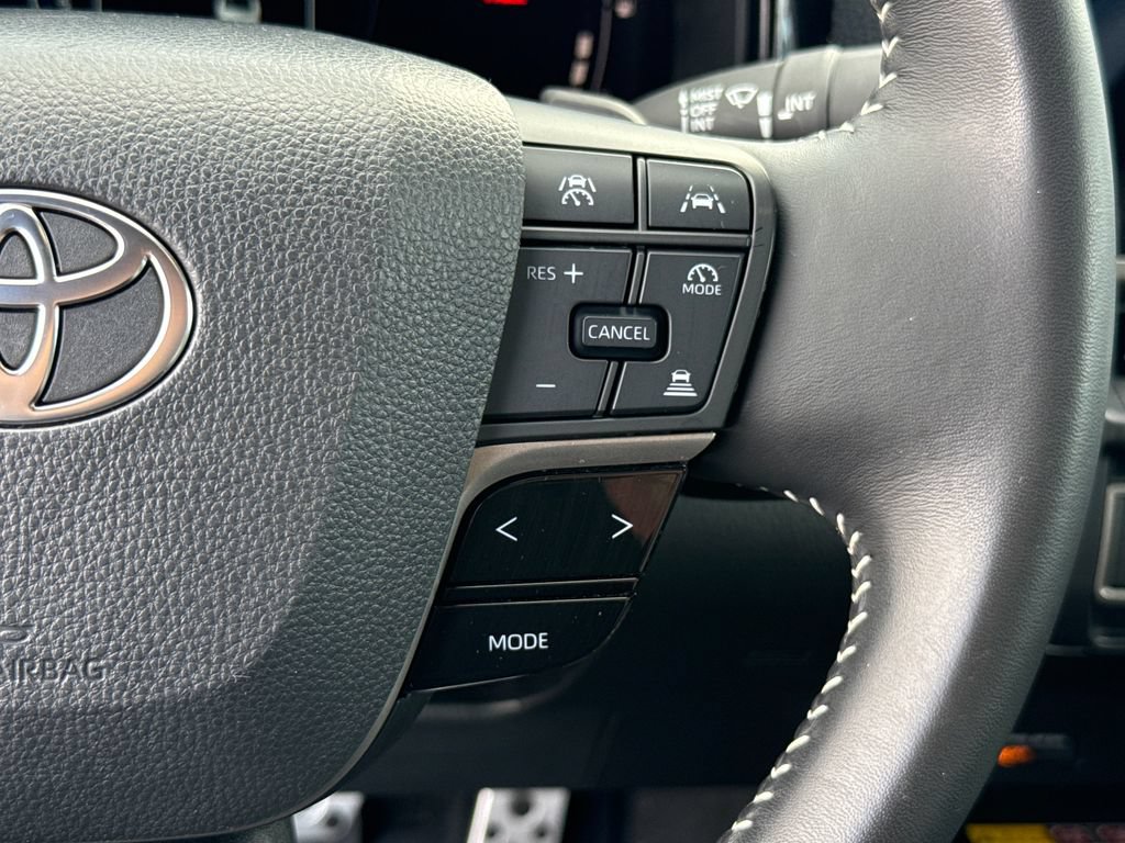 Used 2025 Toyota Camry SE FWD image 16
