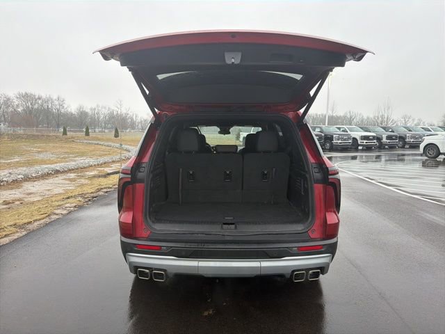 Used 2025 Chevrolet Traverse LT w/ Driver Confidence Package image 8