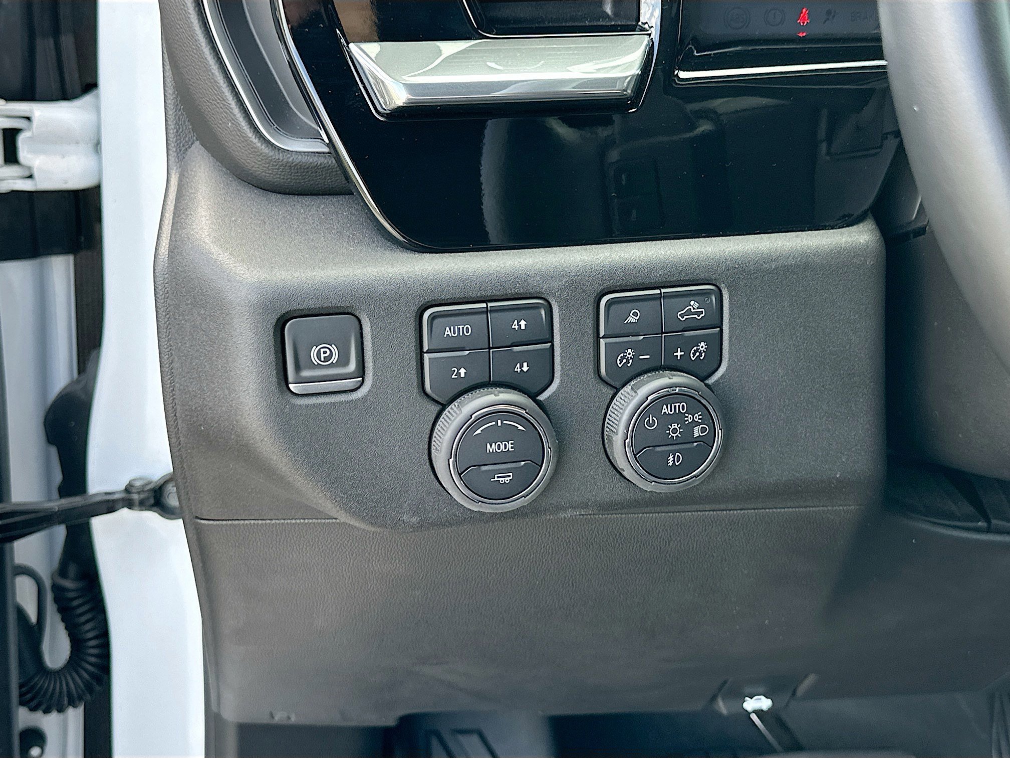 Used 2025 Chevrolet Silverado 1500 LTZ image 10