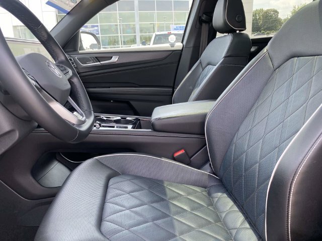 Used 2024 Volkswagen Atlas Cross Sport SEL Premium R-Line AWD/4WD image 15