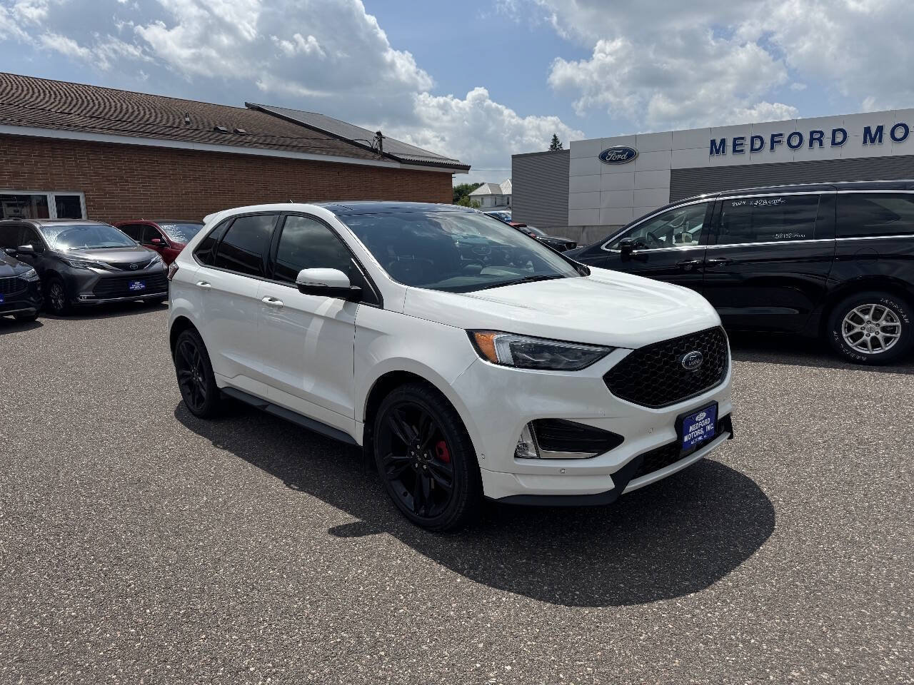 Certified 2022 Ford Edge ST w/ Equipment Group 401A AWD/4WD image 2