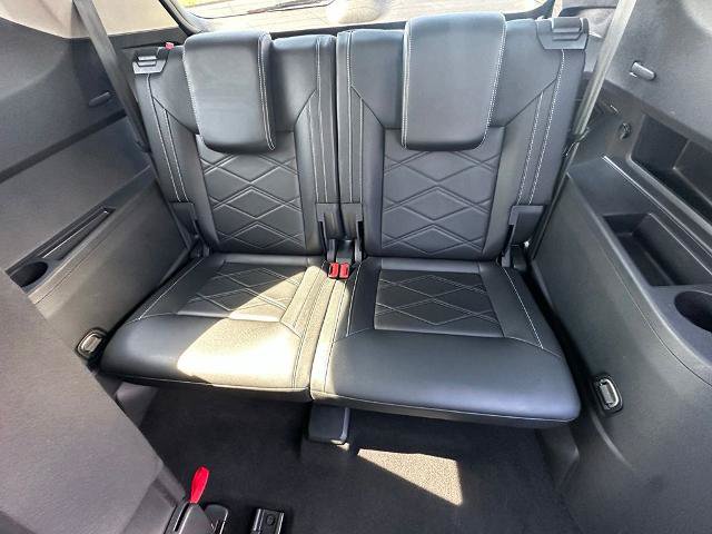 Used 2025 Volkswagen Atlas SE FWD image 19