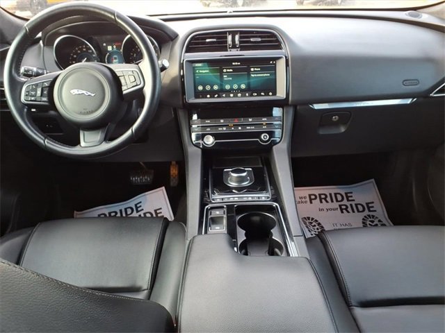 Used 2020 Jaguar F-PACE Premium image 11
