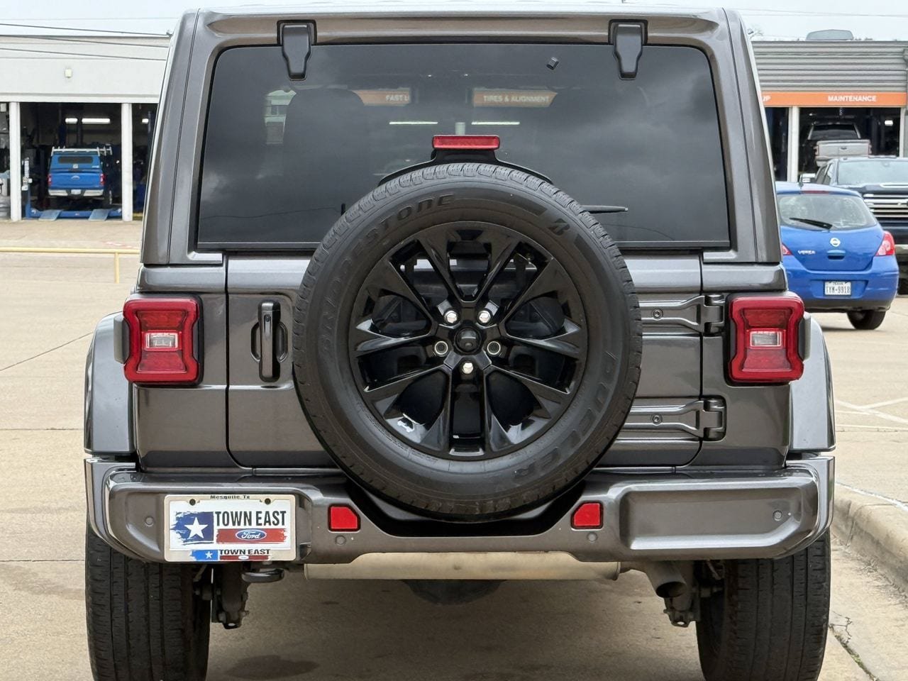 Used 2021 Jeep Wrangler Unlimited Sahara AWD/4WD image 6