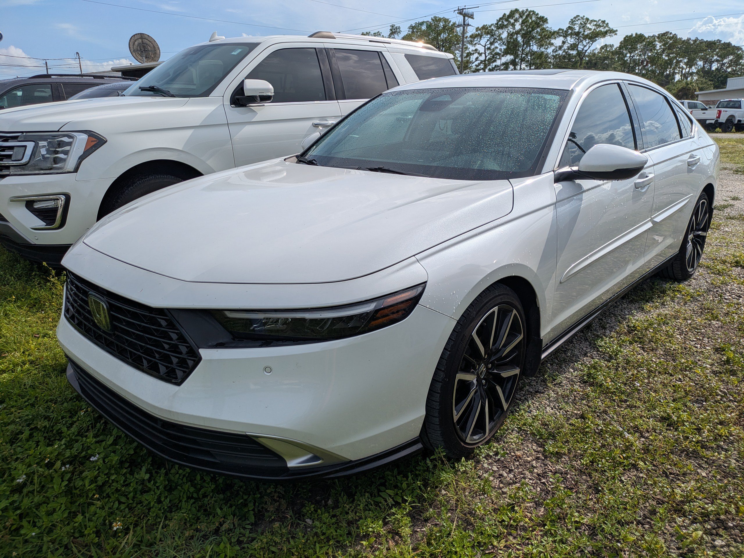 Used 2023 Honda Accord Touring image 2