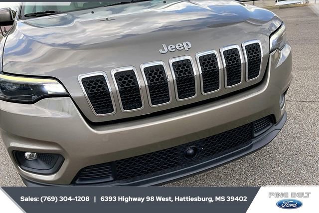 Used 2021 Jeep Cherokee Latitude Plus w/ Mopar Interior Package image 7