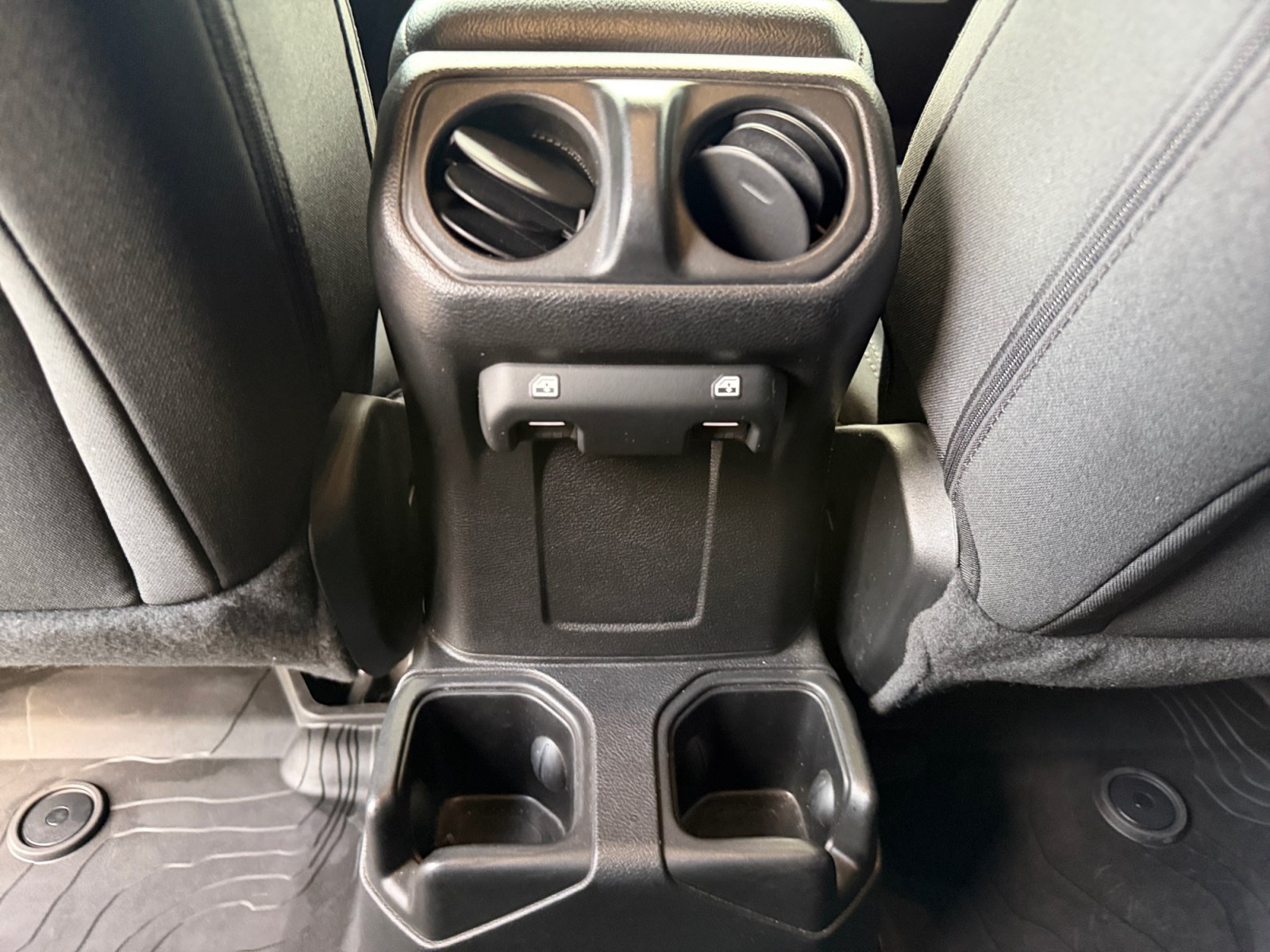 Used 2022 Jeep Wrangler Unlimited Sport AWD/4WD image 23