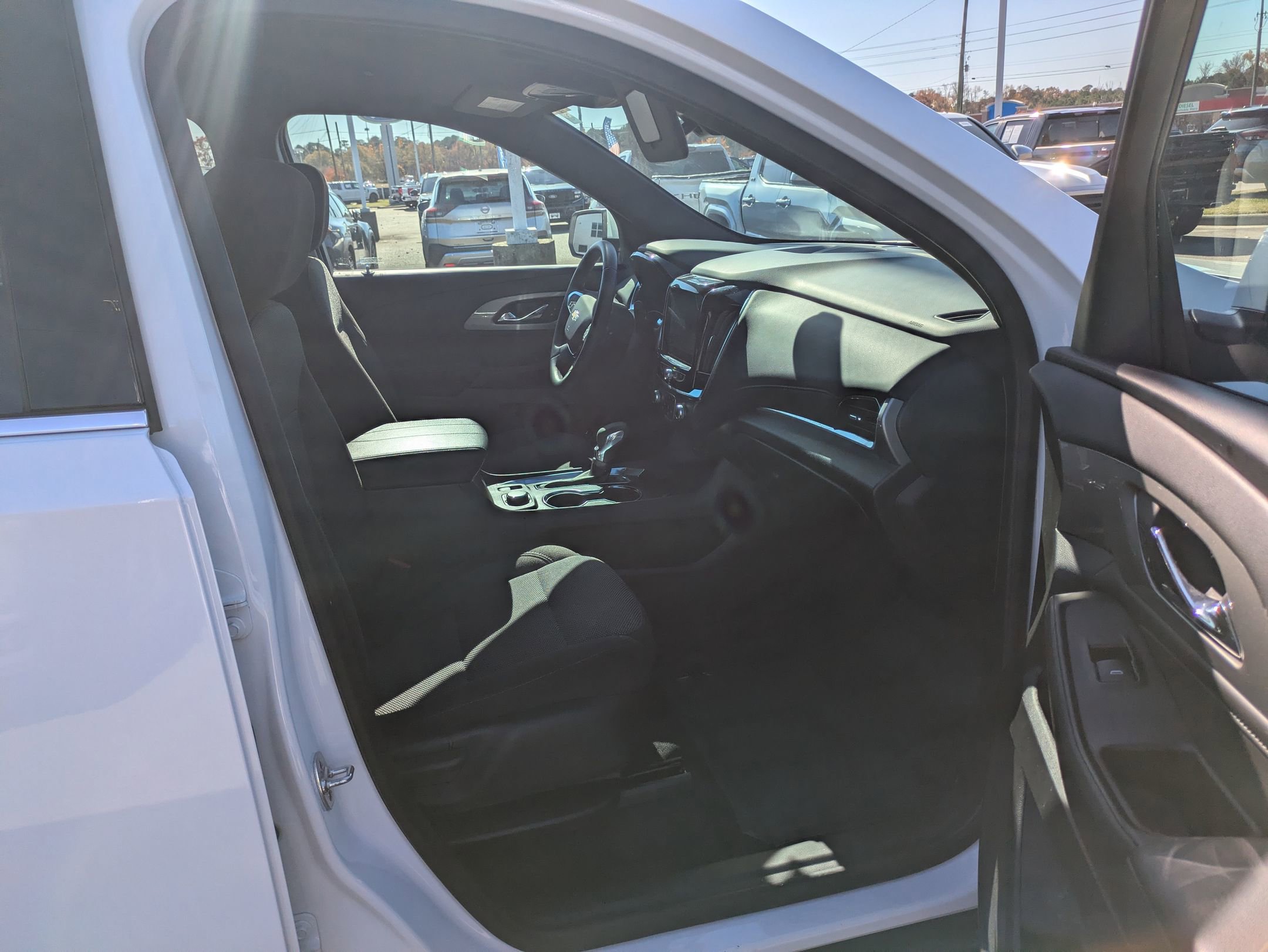 Used 2024 Chevrolet Traverse LT image 32